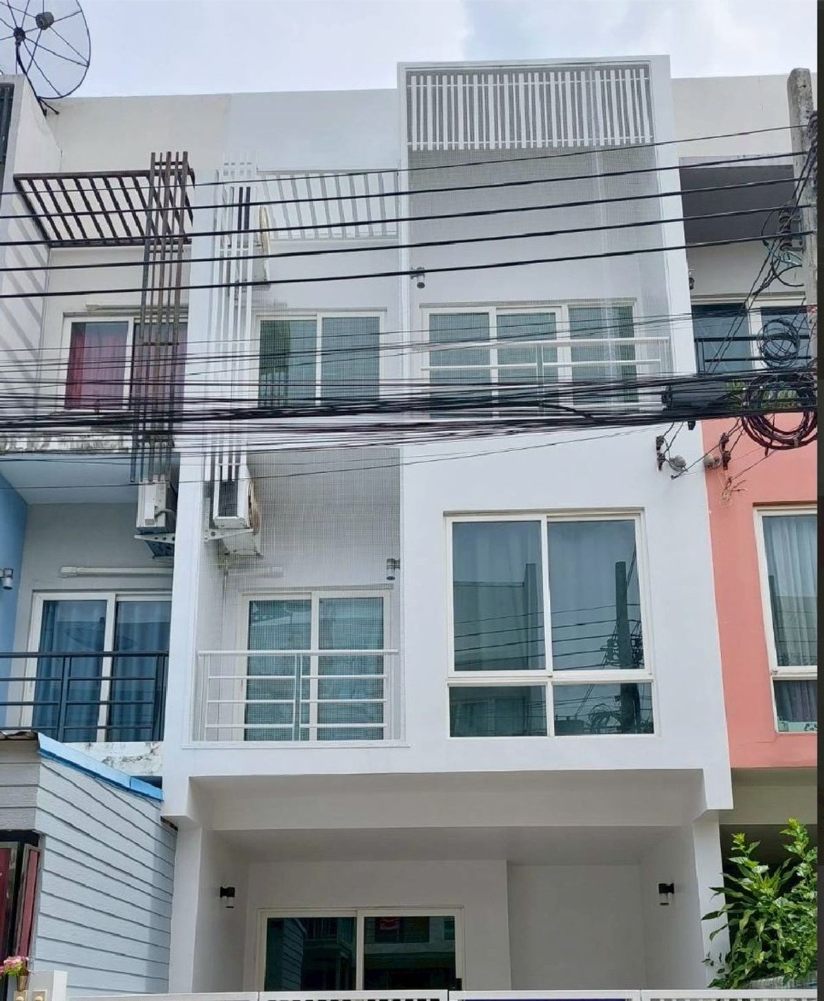 ขายทาวน์โฮมนวมินทร์ รามอินทรา : ขายด่วน ทาวน์โฮม 3 ห้องนอน 3  ห้องน้ำ !