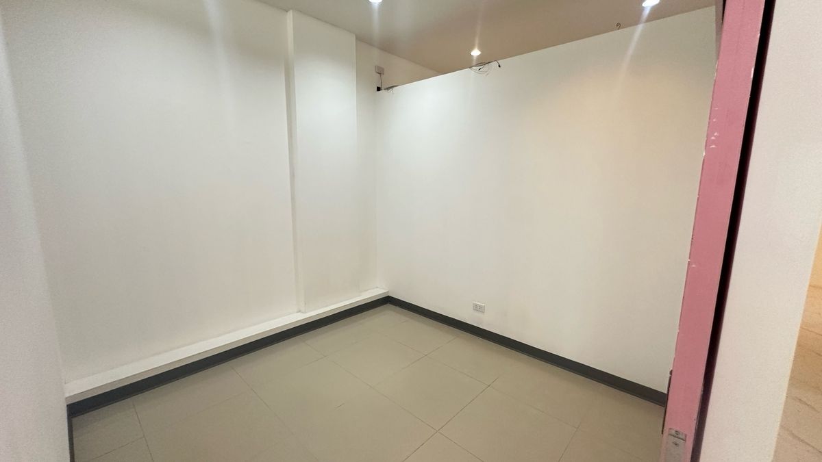 ให้เช่าร้านค้า/ตลาดนัดสุขุมวิท อโศก ทองหล่อ : 🏢 ให้เช่าพื้นที่ 150 ตร.ม. โซนทองหล่อเหมาะสำหรับ ร้านเสริมสวย | สปา | คลินิก