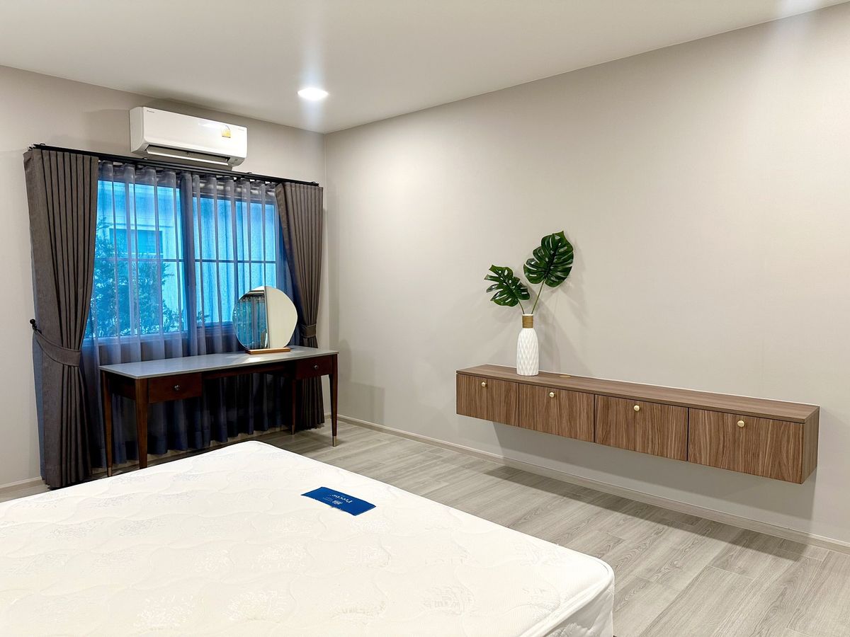 ให้เช่าบ้านบางนา แบริ่ง ลาซาล : 🏡 House for Rent | Chaiyapruek Bangna Km.15  ✨ บ้านหน้าสวน บรรยากาศร่มรื่น พร้อมเข้าอยู่ทันที ✨ 💰 ค่าเช่า: 90,000 บาท/เดือน