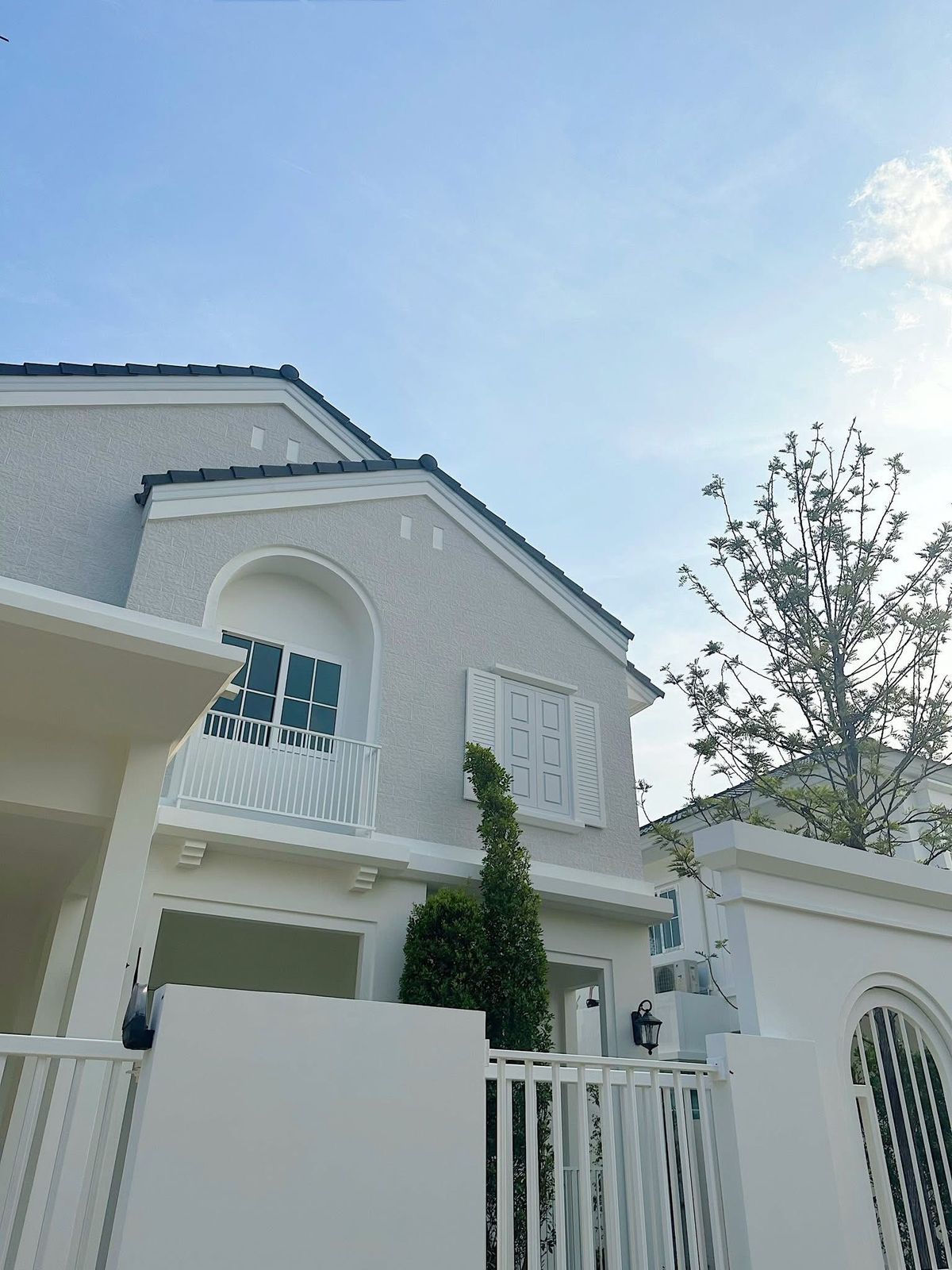 ให้เช่าบ้านบางนา แบริ่ง ลาซาล : 🏡 House for Rent | Chaiyapruek Bangna Km.15  ✨ บ้านหน้าสวน บรรยากาศร่มรื่น พร้อมเข้าอยู่ทันที ✨ 💰 ค่าเช่า: 90,000 บาท/เดือน