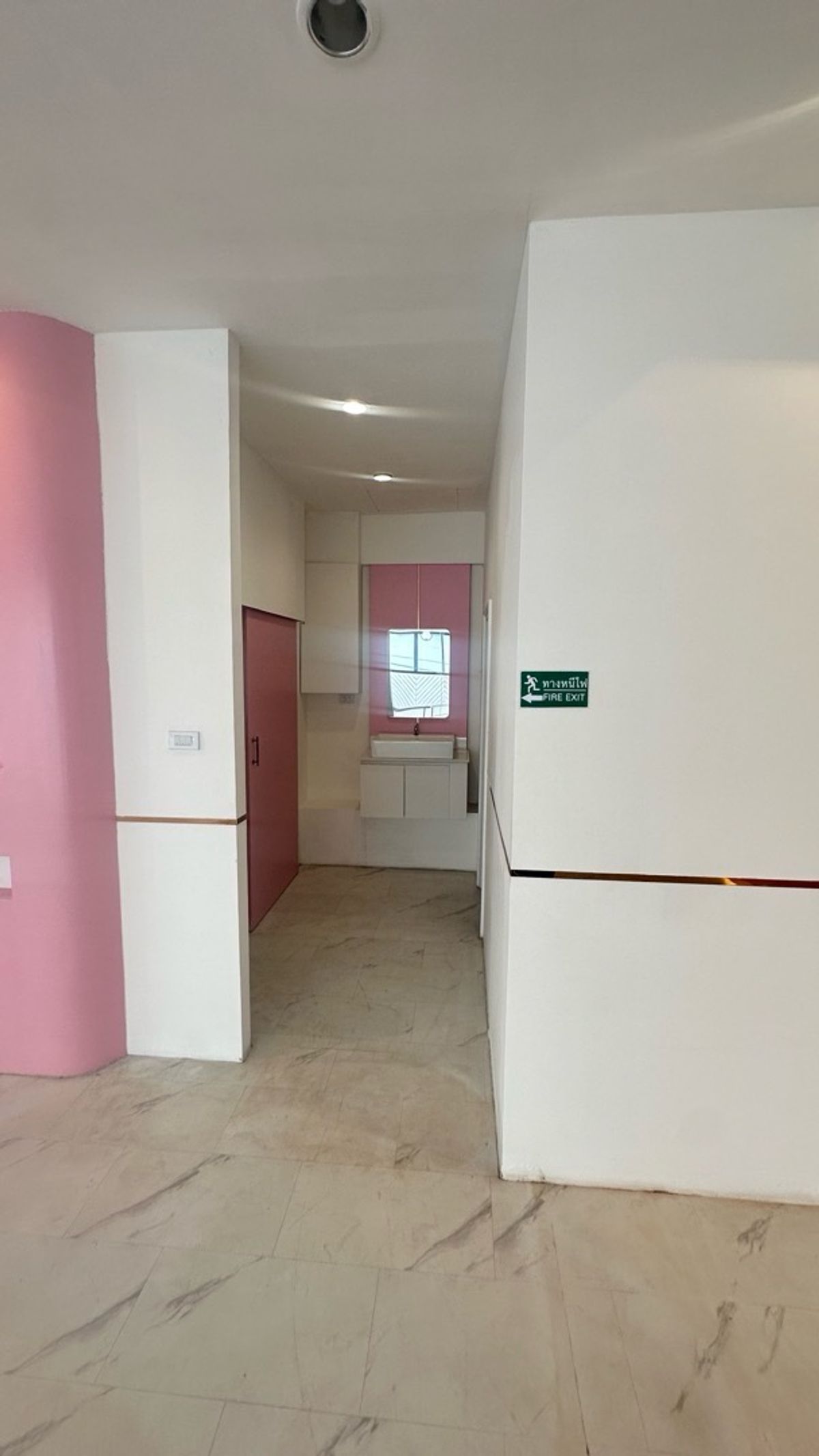 ให้เช่าร้านค้า/ตลาดนัดสุขุมวิท อโศก ทองหล่อ : 🏢 ให้เช่าพื้นที่ 150 ตร.ม. โซนทองหล่อเหมาะสำหรับ ร้านเสริมสวย | สปา | คลินิก