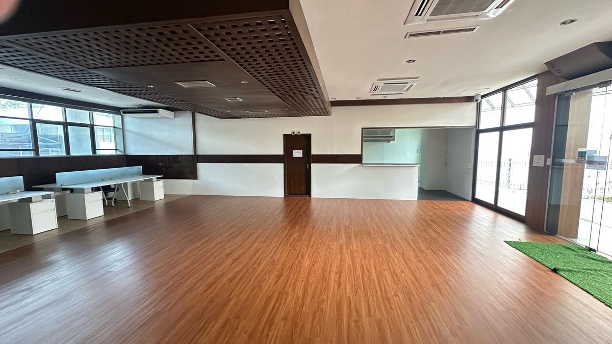 ให้เช่าร้านค้า/ตลาดนัดสุขุมวิท อโศก ทองหล่อ : 🏢 ให้เช่าพื้นที่ 150 ตร.ม. โซนทองหล่อเหมาะสำหรับ ร้านเสริมสวย | สปา | คลินิก | โรงเรียนสอนพิเศษ