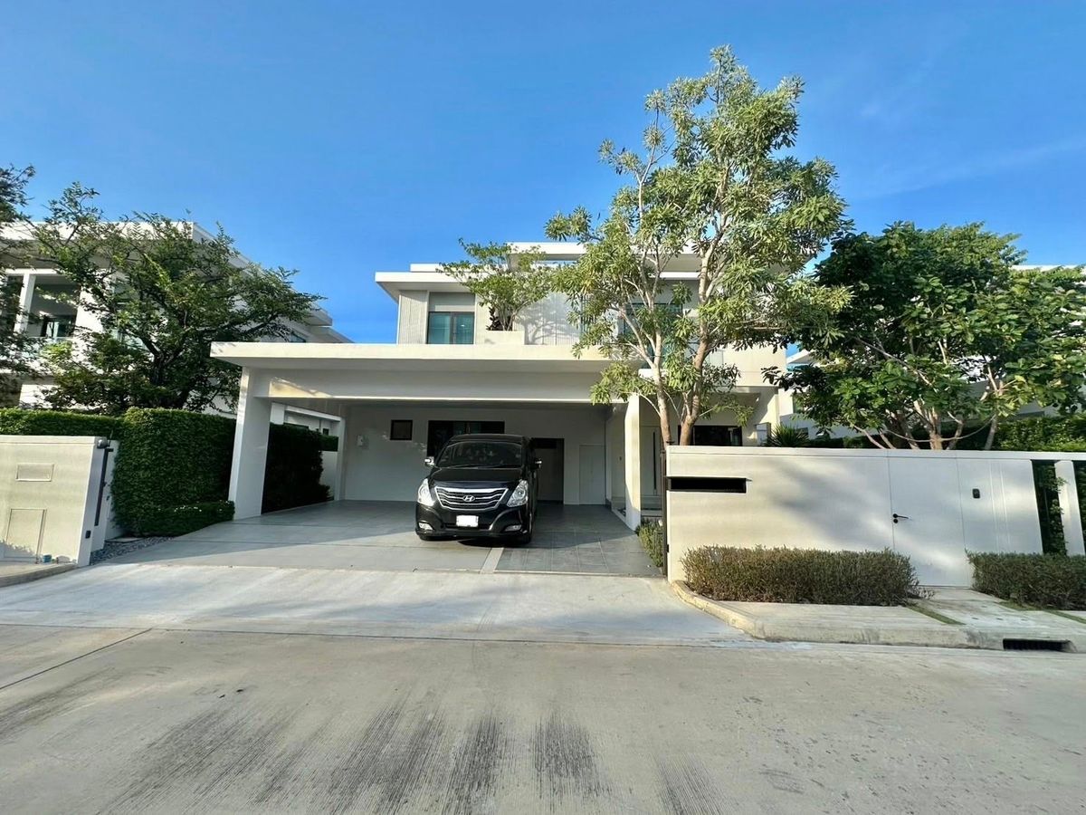 For RentHouseSamut Prakan,Samrong : Mantana bangna Km.15 house for rent.
