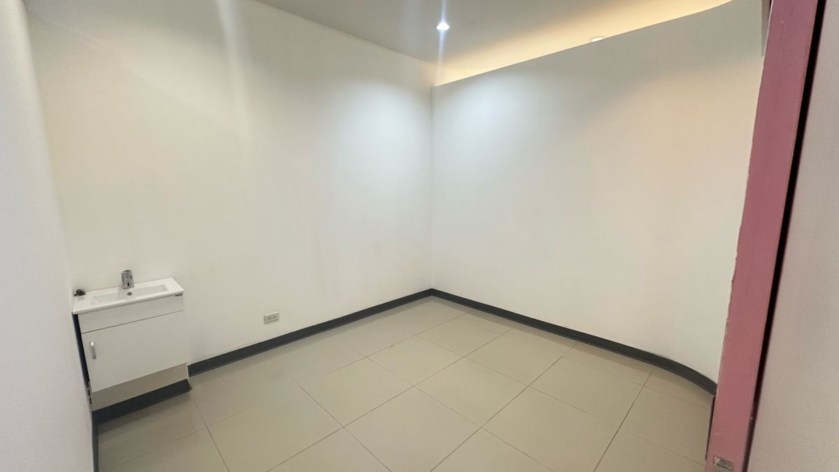 ให้เช่าร้านค้า/ตลาดนัดสุขุมวิท อโศก ทองหล่อ : 🏢 ให้เช่าพื้นที่ 150 ตร.ม. โซนทองหล่อเหมาะสำหรับ ร้านเสริมสวย | สปา | คลินิก