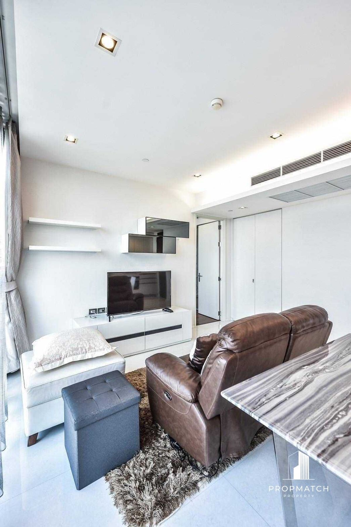 ให้เช่าคอนโดสาทร นราธิวาส : ✨Flash Deal ✨The Bangkok Sathorn( 1Bed 1Bath 61SQM.) แต่งครบพร้อมอยู่ !! เพียง 40,000บาทต่อเดือน Tel.0981315848 @propmatch
