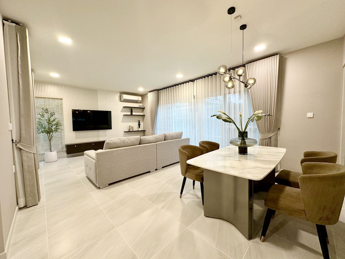 ให้เช่าบ้านบางนา แบริ่ง ลาซาล : 🏡 House for Rent | Chaiyapruek Bangna Km.15  ✨ บ้านหน้าสวน บรรยากาศร่มรื่น พร้อมเข้าอยู่ทันที ✨ 💰 ค่าเช่า: 90,000 บาท/เดือน