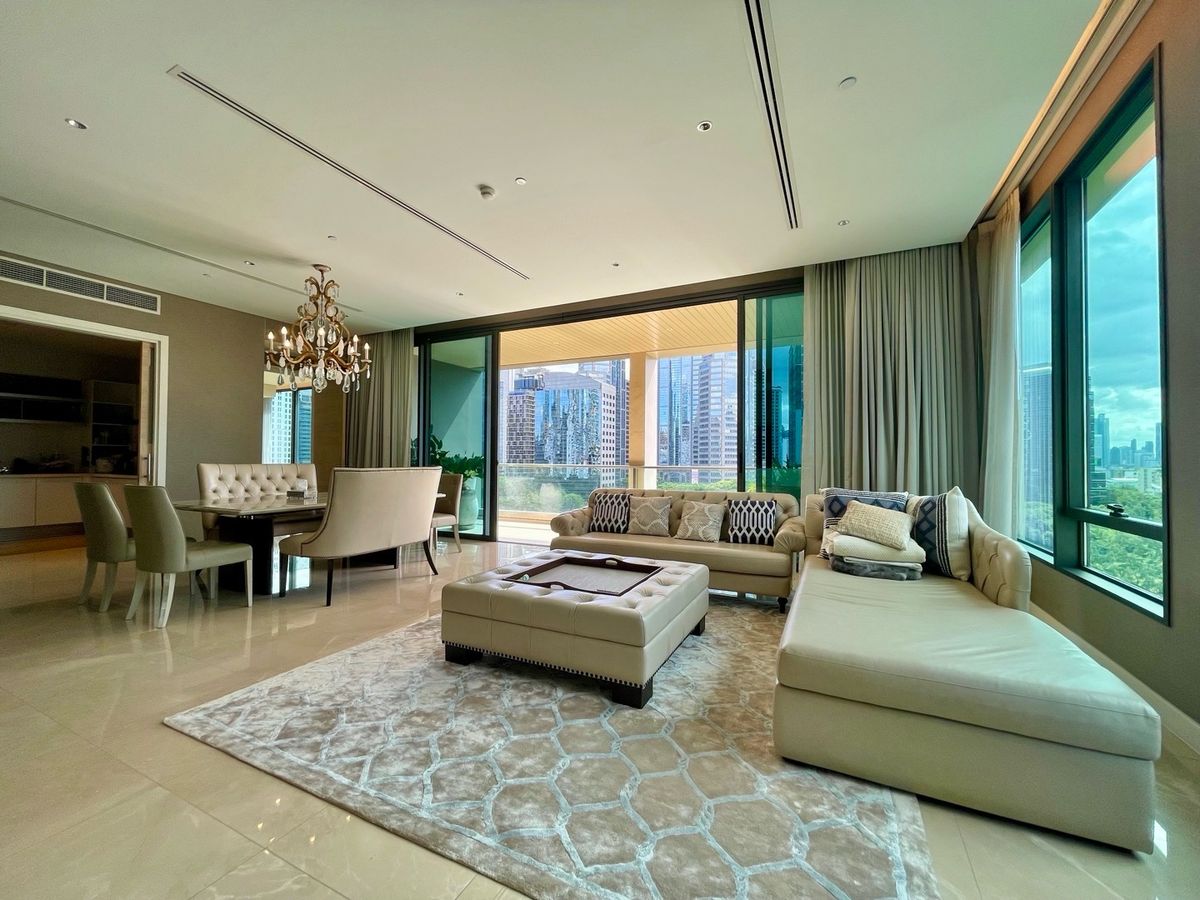 For RentCondoWitthayu, Chidlom, Langsuan, Ploenchit : 💎 Sindhorn Residence – Luxury Condo in the Heart of the City, 250 sq.m., 3 Bedrooms, 3 Bathrooms, Fully Furnished with Complete Facilities, Garden View, Conveniently Located Near BTS Chidlom