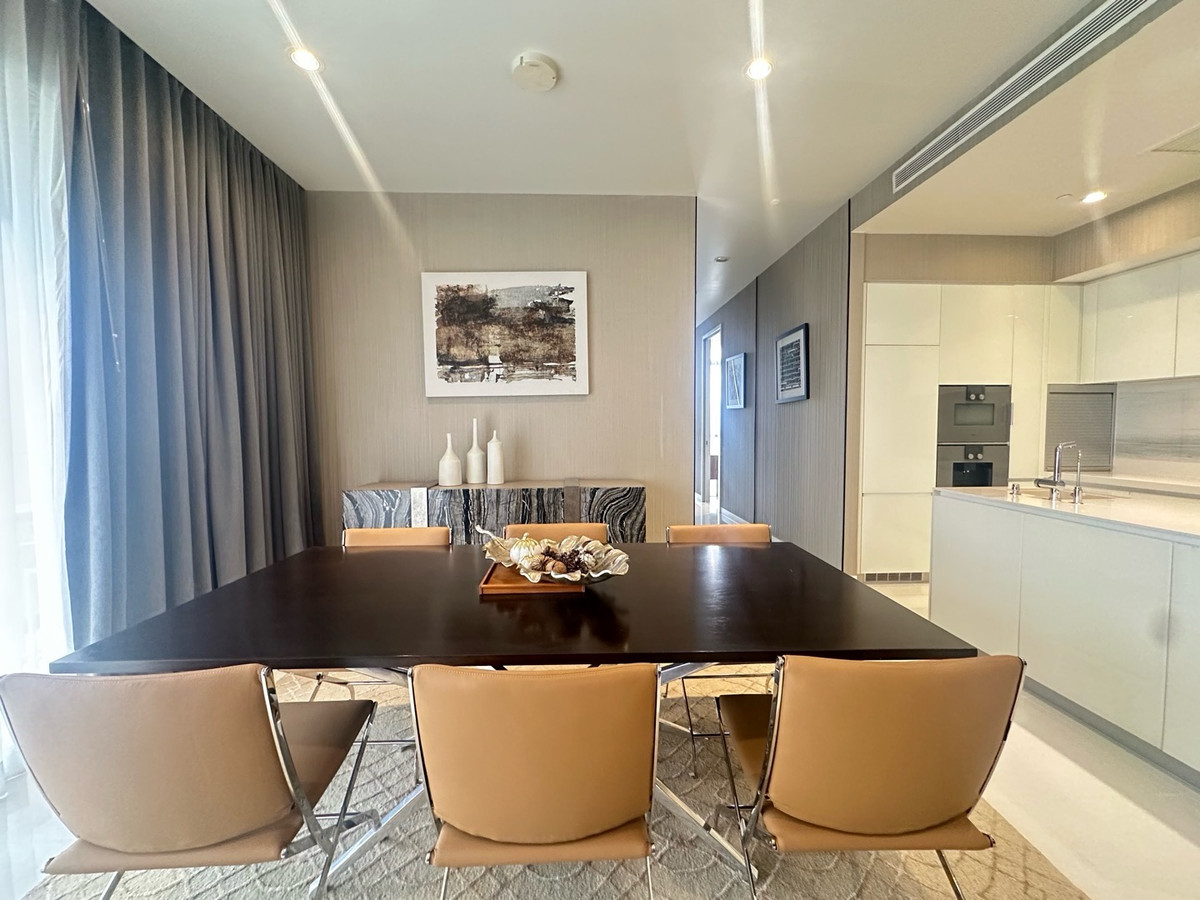 For RentCondoSukhumvit, Asoke, Thonglor : 🌈Luxury Corner 2-Bed Condo 141 sqm – Steps to BTS Phrom Phong & EmQuartier 