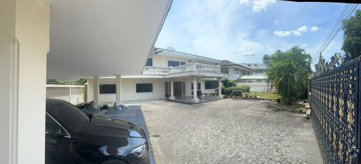 For SaleHousePattanakan, Srinakarin : ✨ Gold location for sale in detached house with land, house numbers that are very beautiful
