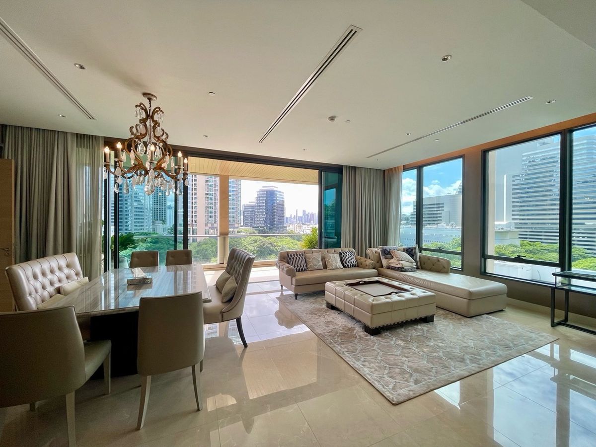 For RentCondoWitthayu, Chidlom, Langsuan, Ploenchit : 💎 Sindhorn Residence – Luxury Condo in the Heart of the City, 250 sq.m., 3 Bedrooms, 3 Bathrooms, Fully Furnished with Complete Facilities, Garden View, Conveniently Located Near BTS Chidlom
