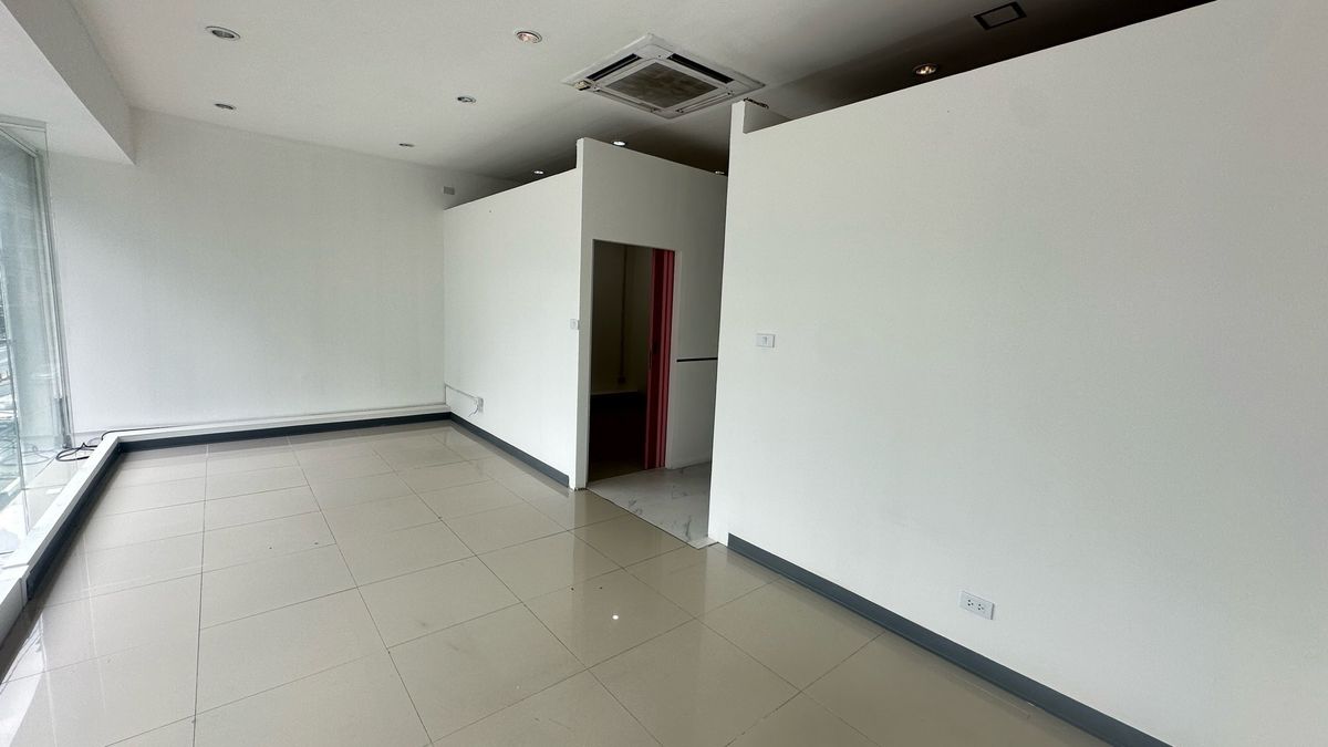 ให้เช่าร้านค้า/ตลาดนัดสุขุมวิท อโศก ทองหล่อ : 🏢 ให้เช่าพื้นที่ 150 ตร.ม. โซนทองหล่อเหมาะสำหรับ ร้านเสริมสวย | สปา | คลินิก