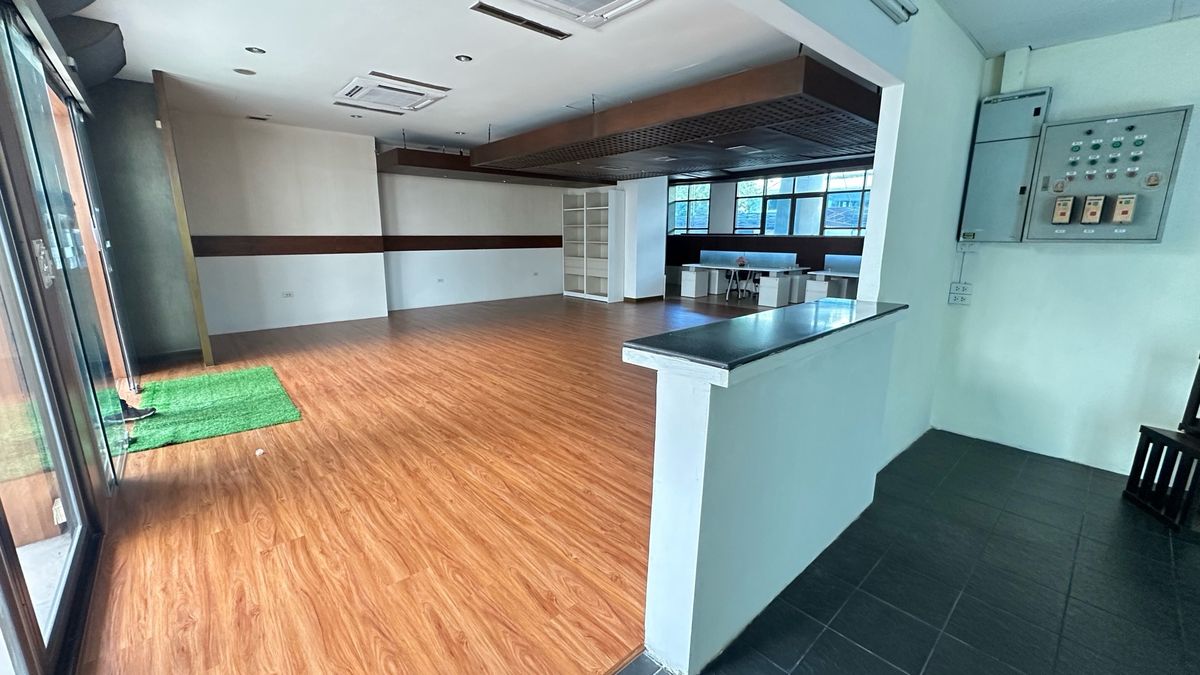 ให้เช่าร้านค้า/ตลาดนัดสุขุมวิท อโศก ทองหล่อ : 🏢 ให้เช่าพื้นที่ 150 ตร.ม. โซนทองหล่อเหมาะสำหรับ ร้านเสริมสวย | สปา | คลินิก | โรงเรียนสอนพิเศษ