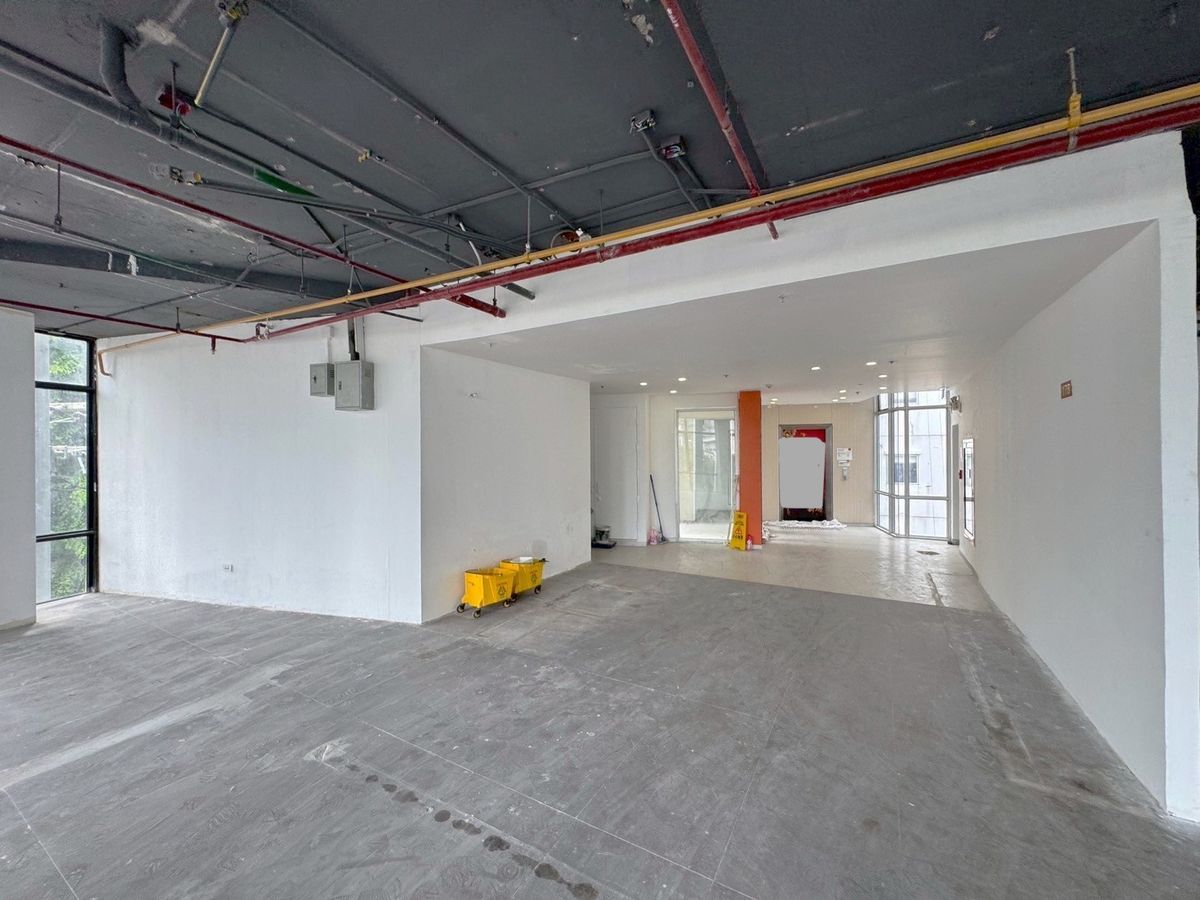 ให้เช่าร้านค้า/ตลาดนัดสีลม ศาลาแดง บางรัก : พื้นที่ให้เช่า ริมถนน ทำเลสีลม เหมาะทำธุรกิจทุกประเภท  ** NO CO-AGENT ** 