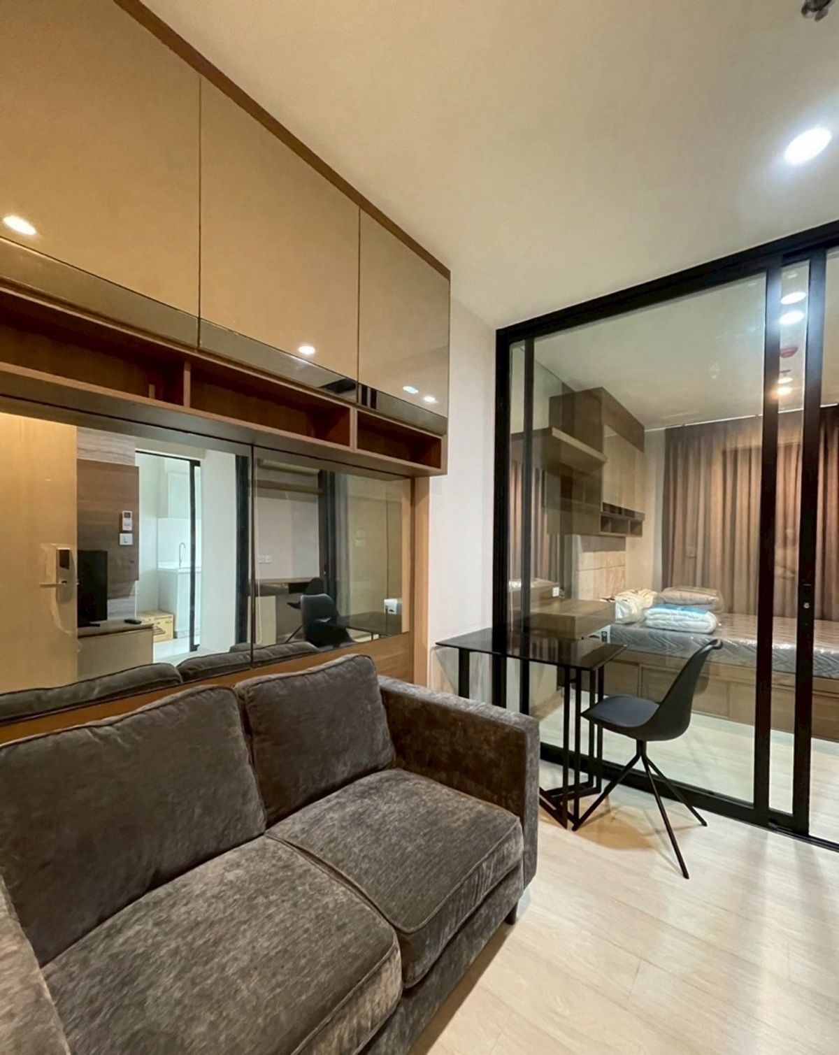 ให้เช่าคอนโดพระราม 9 เพชรบุรีตัดใหม่ RCA : For Rent!! Life Asoke Rent Price!! 19,000฿ per month❤️‍🔥1 Bedroom size 30 sq.m. Contract Aomam (agent) Tel./Line id : 0955871692 WhatsApp : +66 95 587 1692