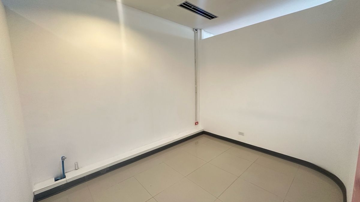 ให้เช่าร้านค้า/ตลาดนัดสุขุมวิท อโศก ทองหล่อ : 🏢 ให้เช่าพื้นที่ 150 ตร.ม. โซนทองหล่อเหมาะสำหรับ ร้านเสริมสวย | สปา | คลินิก