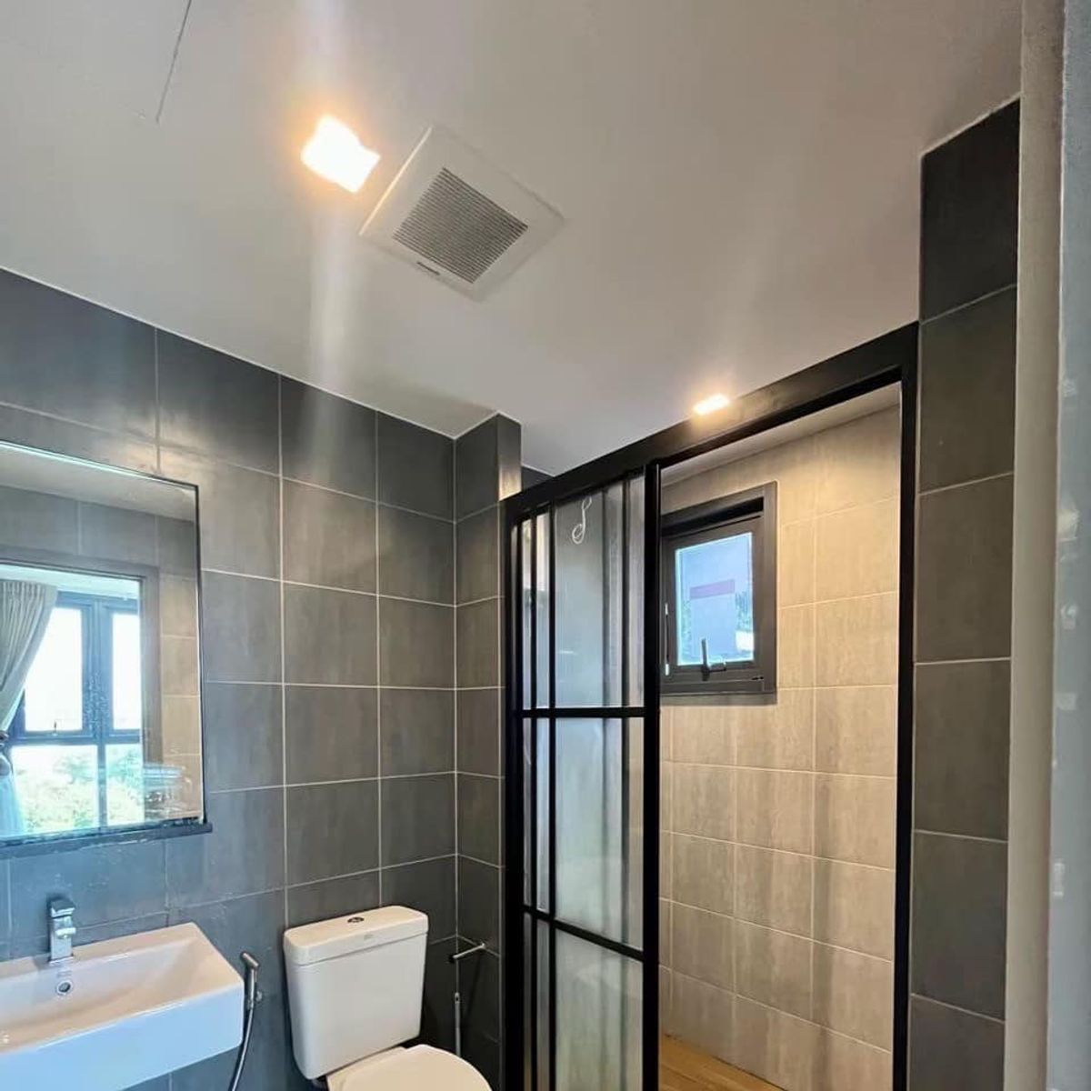 ขายคอนโดพระราม 9 เพชรบุรีตัดใหม่ RCA : ทิศใต้ลมดี ห้องมุมราคาดีมาก!!⭐The Base Garden พระราม9