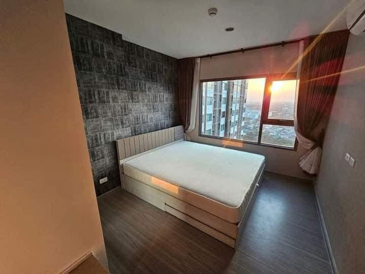 For RentCondoThaphra, Talat Phlu, Wutthakat : High class The room is proportional. Aspire Sathorn Ratchaphruek is attached to Skywalk connecting BTS + MRT Bang Wa.