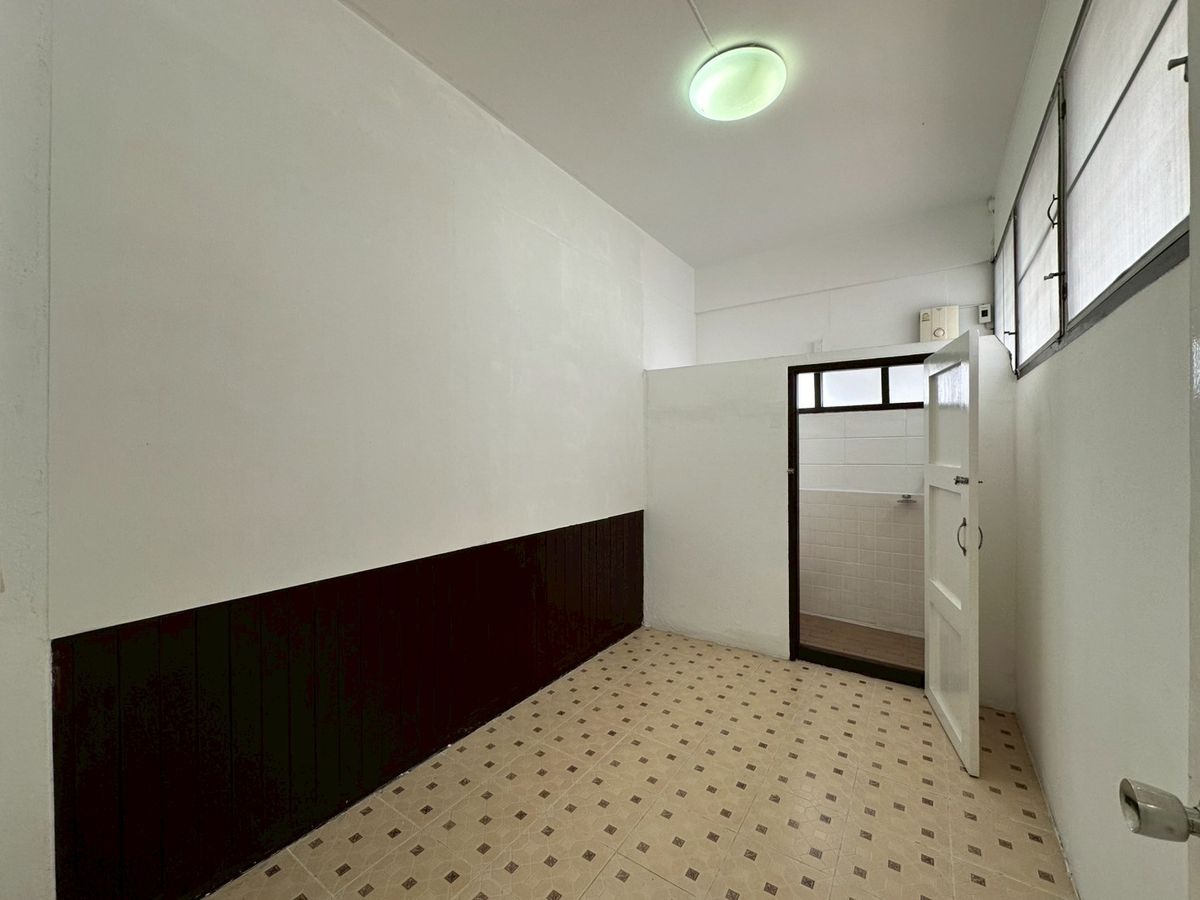 ให้เช่าสุขุมวิท อโศก ทองหล่อ : ✨ คอนโดพื้นที่กว้าง 130 ตร.ม. ตกแต่งครบ 2 ห้องนอน 2 ห้องน้ำ เฟอร์ครบ ทำเลทองเอกมัย เดินทางใกล้ BTS เอกมัย