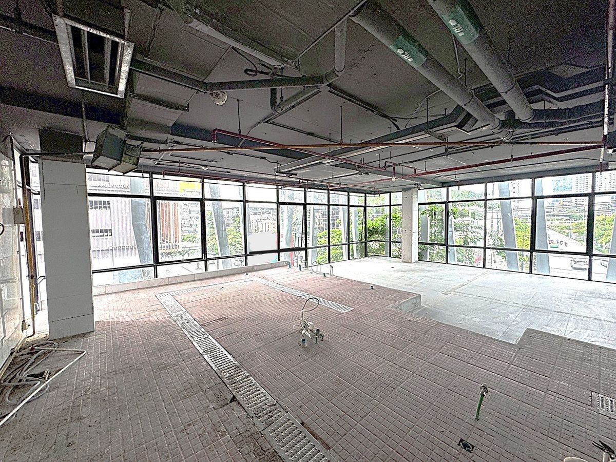 ให้เช่าร้านค้า/ตลาดนัดสีลม ศาลาแดง บางรัก : พื้นที่ให้เช่า ริมถนน ทำเลสีลม เหมาะทำธุรกิจทุกประเภท  ** NO CO-AGENT ** 