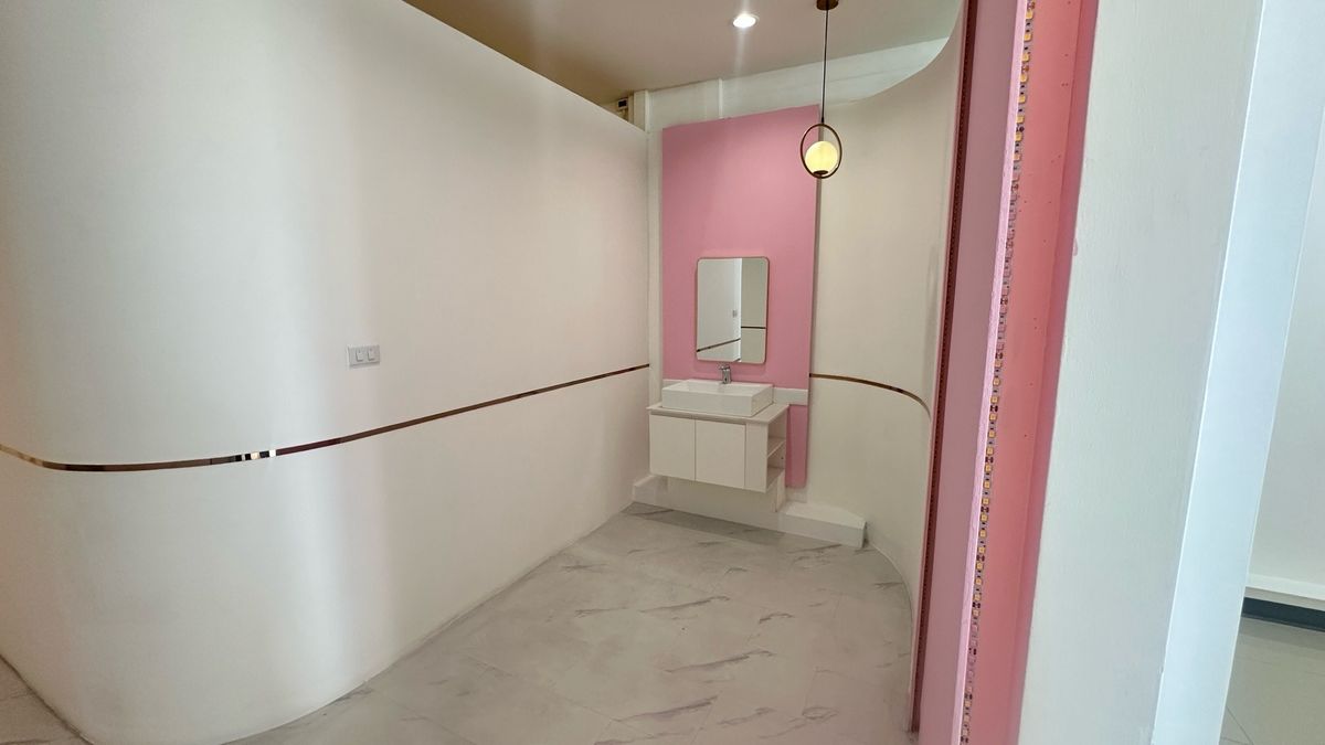 ให้เช่าร้านค้า/ตลาดนัดสุขุมวิท อโศก ทองหล่อ : 🏢 ให้เช่าพื้นที่ 150 ตร.ม. โซนทองหล่อเหมาะสำหรับ ร้านเสริมสวย | สปา | คลินิก