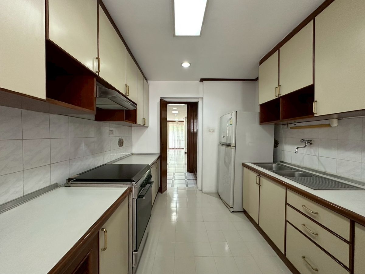 ให้เช่าสุขุมวิท อโศก ทองหล่อ : ✨ คอนโดพื้นที่กว้าง 130 ตร.ม. ตกแต่งครบ 2 ห้องนอน 2 ห้องน้ำ เฟอร์ครบ ทำเลทองเอกมัย เดินทางใกล้ BTS เอกมัย