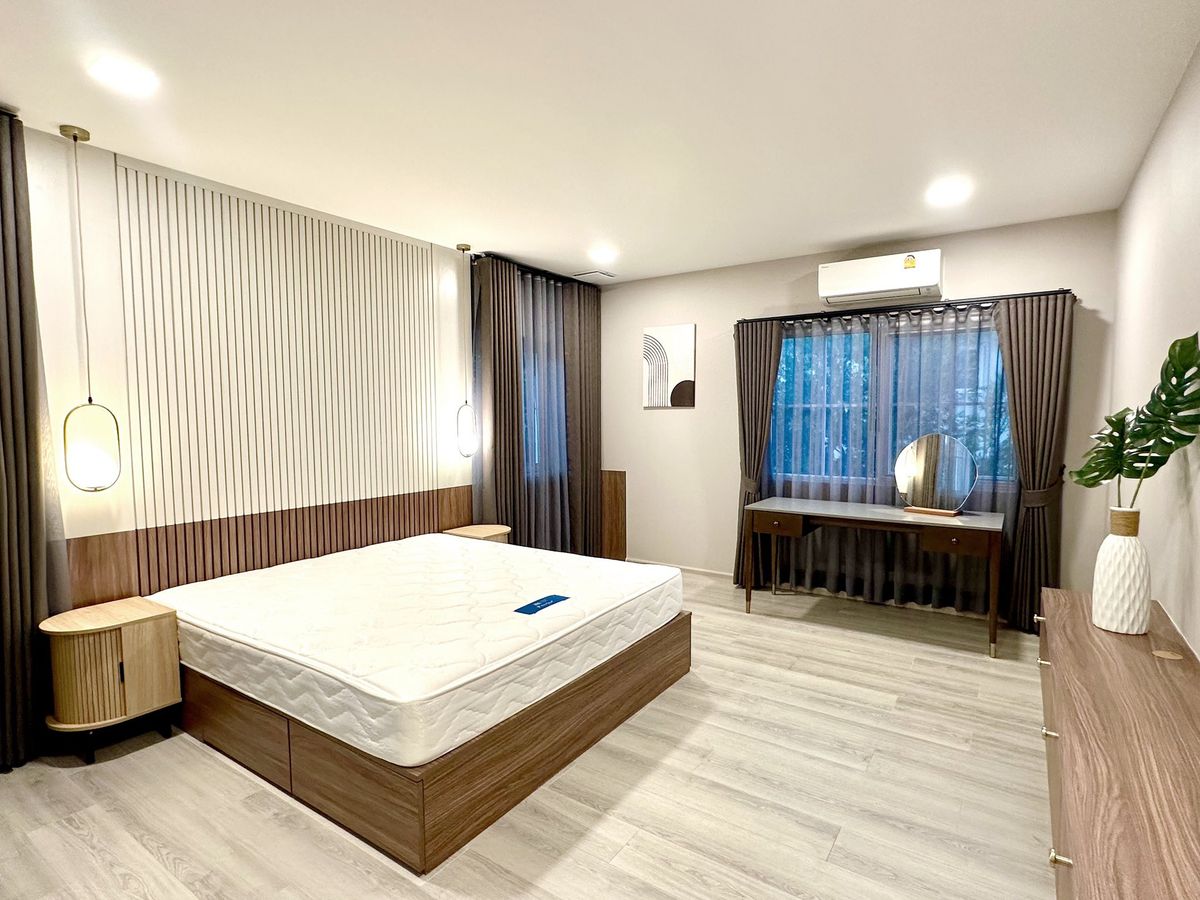 ให้เช่าบ้านบางนา แบริ่ง ลาซาล : 🏡 House for Rent | Chaiyapruek Bangna Km.15  ✨ บ้านหน้าสวน บรรยากาศร่มรื่น พร้อมเข้าอยู่ทันที ✨ 💰 ค่าเช่า: 90,000 บาท/เดือน