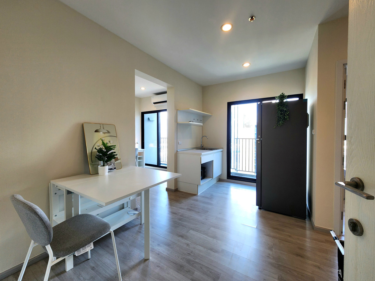 CondoNonthaburi, Bang Yai, Bangbuathong : Status according to the cover image ** The room is available. I update !! ** Corner room !! Phase 1 Air 2 ** Rent/Sale PLUM CONDO CENTRAL STATION.