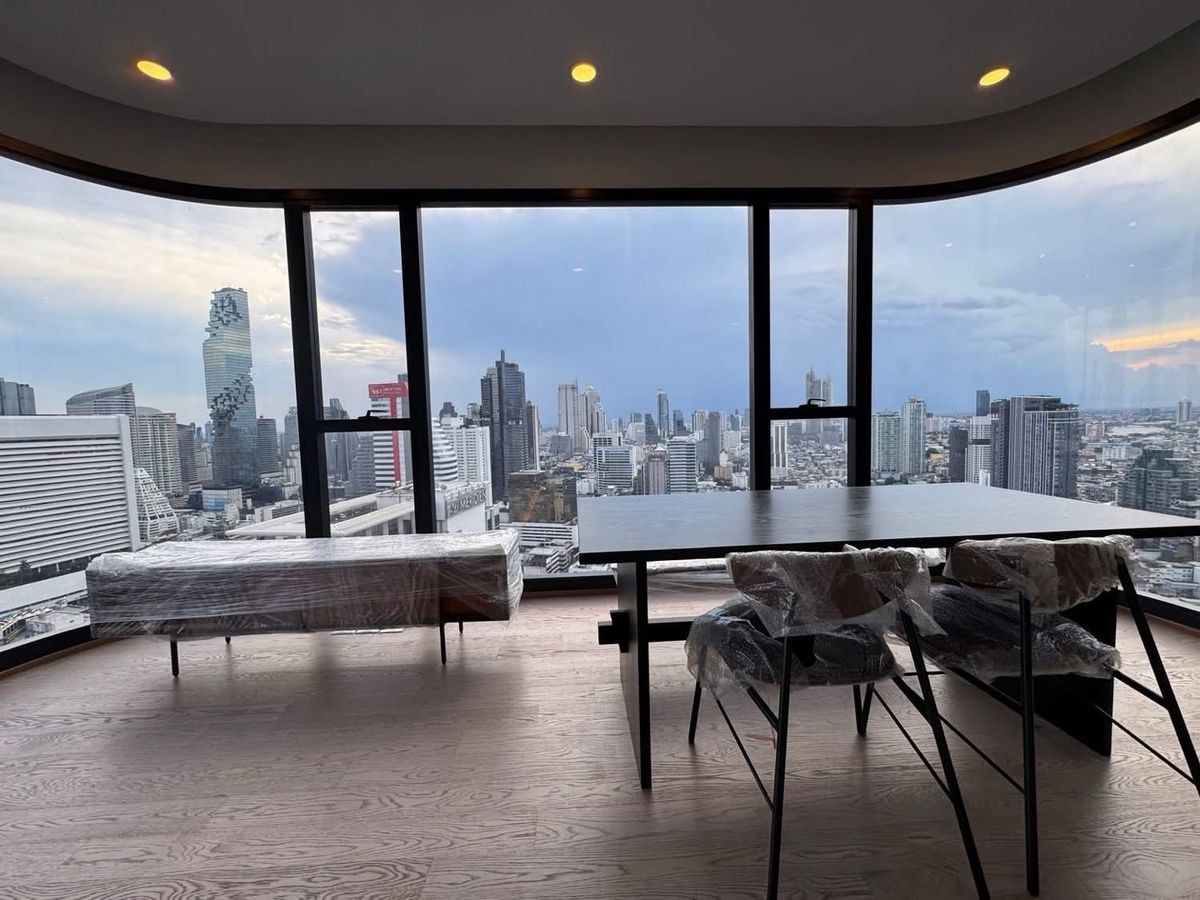 For SaleCondoSiam Paragon ,Chulalongkorn,Samyan : 𝐅𝐨𝐫 🛌 🔥🛌 🛌 𝐂𝐡𝐮𝐥𝐚 - 𝐒𝐢𝐥𝐨𝐦 (Ashton Chula - Silom) • Selling price 𝟏𝟑.𝟓 million baht • Free furniture and all electrical appliances in the room ** Sell loss