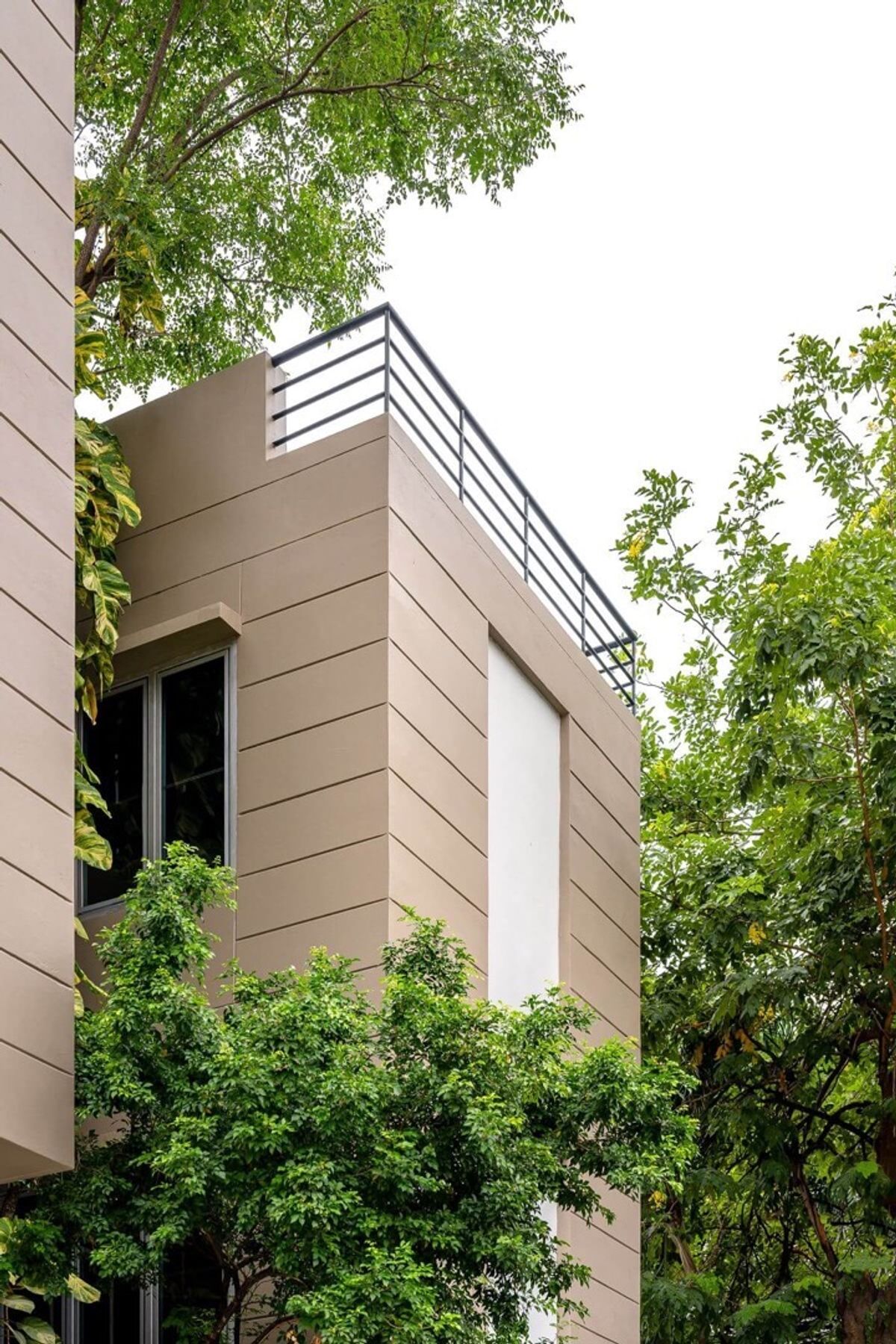 ขายบ้านสะพานควาย จตุจักร : 📍ขายบ้านเดี่ยวรีโนเวทใหม่ 3 ชั้น ใกล้ MRT จตุจักร ขนาด 375 Sq.m  5 bed 5 bath พิเศษเพียง 28.9 MB ติดต่อ 086-795-9997 (จิมมี่)