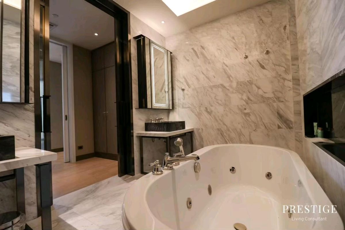 CondoWongwianyai, Charoennakor : 📌For RENT & SELL Rental and Sale | The Residences at Mandarin Orientaln - 6BR (606 SQM) 2,000,000 THB / 454,000,000 THB