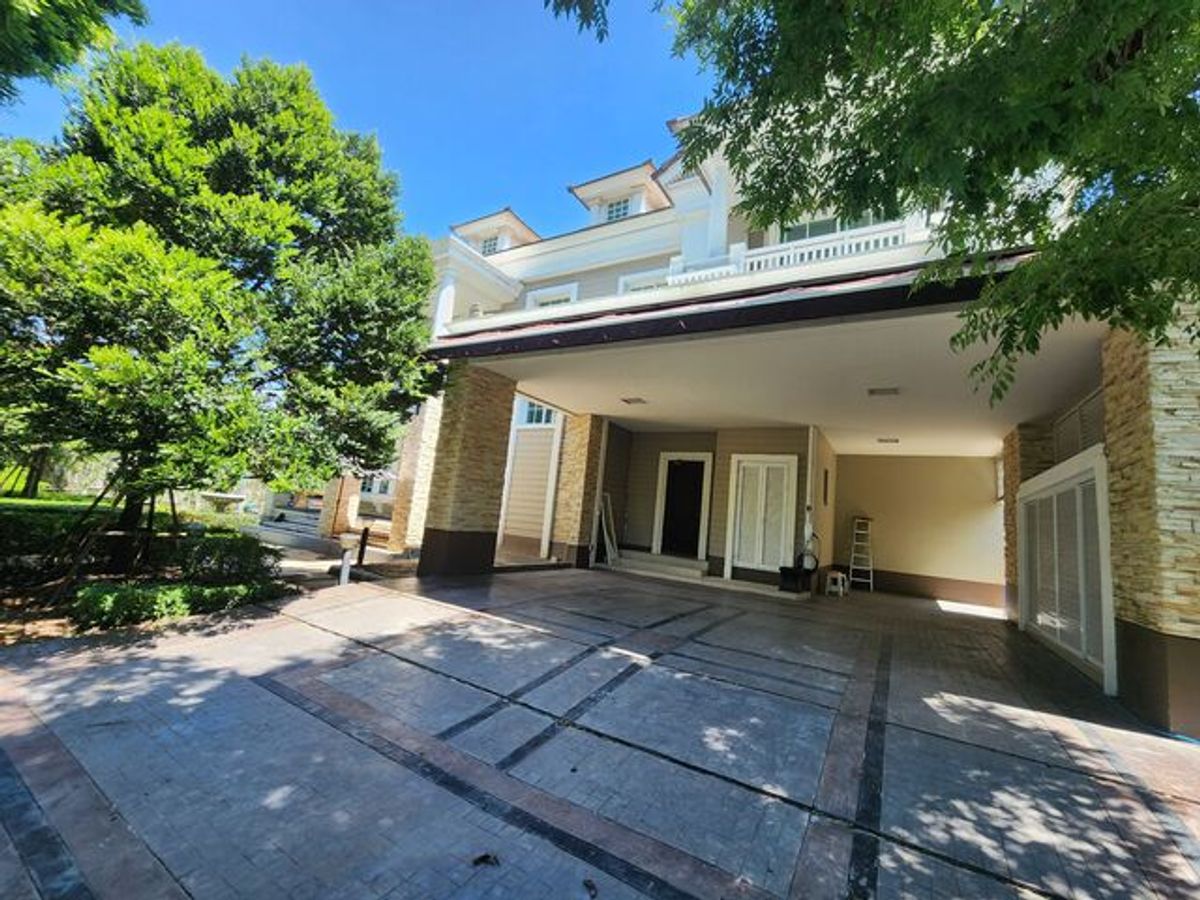 ให้เช่าบ้านบางนา แบริ่ง ลาซาล : Elegant 3BR Home at Narasiri Bangna with Wide Garden, Near Mega Bangna Shopping