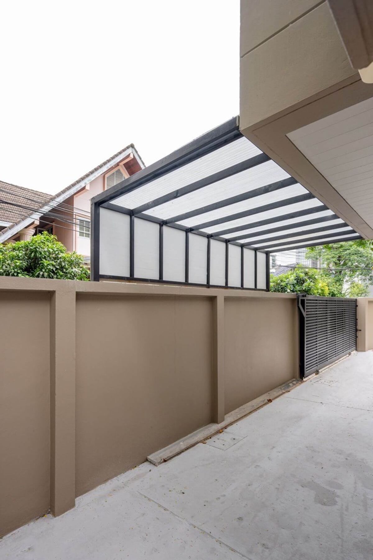 ขายบ้านสะพานควาย จตุจักร : 📍ขายบ้านเดี่ยวรีโนเวทใหม่ 3 ชั้น ใกล้ MRT จตุจักร ขนาด 375 Sq.m  5 bed 5 bath พิเศษเพียง 28.9 MB ติดต่อ 086-795-9997 (จิมมี่)