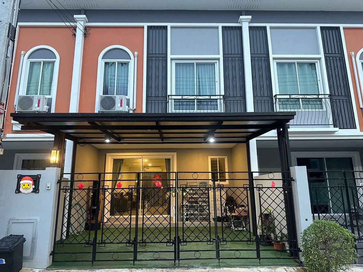 ให้เช่าทาวน์โฮมลาดกระบัง สุวรรณภูมิ : ✨ ให้เช่าทาวน์โฮม 2 ชั้น หมู่บ้าน The Verona Village พระราม9 - กรุงเทพกรีฑา 🚈 ใกล้รถไฟฟ้าแอร์พอร์ตลิงก์ลาดกระบัง / ใกล้สนามบินสุวรรณภูมิ 📅 พร้อมเข้าอยู่ 1 ก.ย. 2568 นี้!