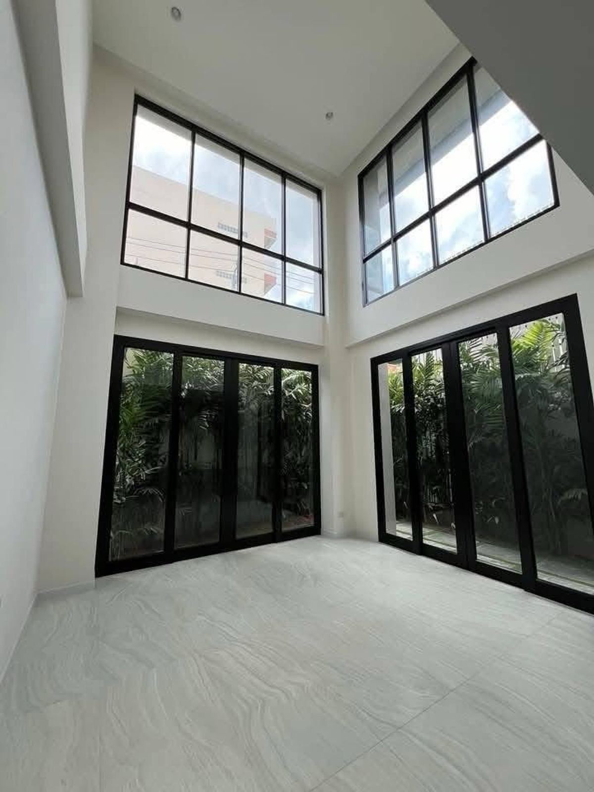 For SaleTownhomeSathorn, Narathiwat : 📢👇 Luxury 4-Storey Corner Townhome (2 Units) with Private Elevator.Located in the heart of Sathorn’s prime business district, connecting Narathiwas–Nonsi 22. Surrounded by international schools, shopping malls, and BTS/BRT access. 