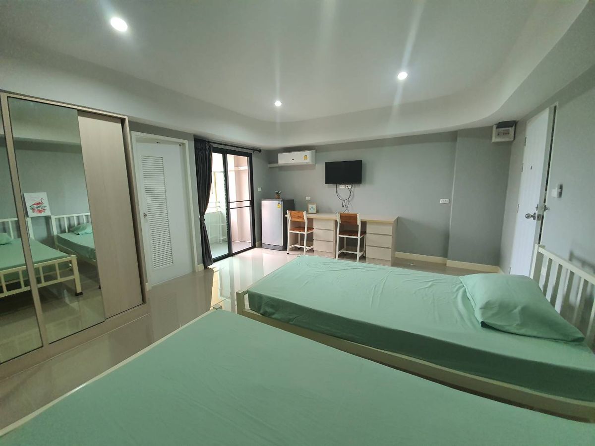 For SaleHotel&Apartment BusinessNakhon Pathom : Selling a dormitory in front of Kasetsart University, Kamphaeng Saen 2, 2 rai 1 work, 68 sq. W. 226, with a rental area in front of the building 1, the best location on the road in front of Kasetsart University, 100% full of years.