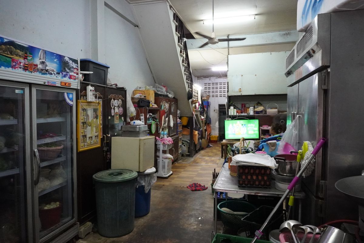 ขายอาคารพาณิชย์ระยอง : ขายต่ำกว่าราคาประเมิน อาคารพาณิชย์ 2 ชั้น 1 คูหา ทำเลทองใจกลางเมืองระยอง ใกล้ตลาดวัดลุ่ม