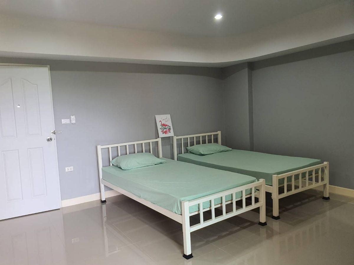 For SaleHotel&Apartment BusinessNakhon Pathom : Selling a dormitory in front of Kasetsart University, Kamphaeng Saen 2, 2 rai 1 work, 68 sq. W. 226, with a rental area in front of the building 1, the best location on the road in front of Kasetsart University, 100% full of years.
