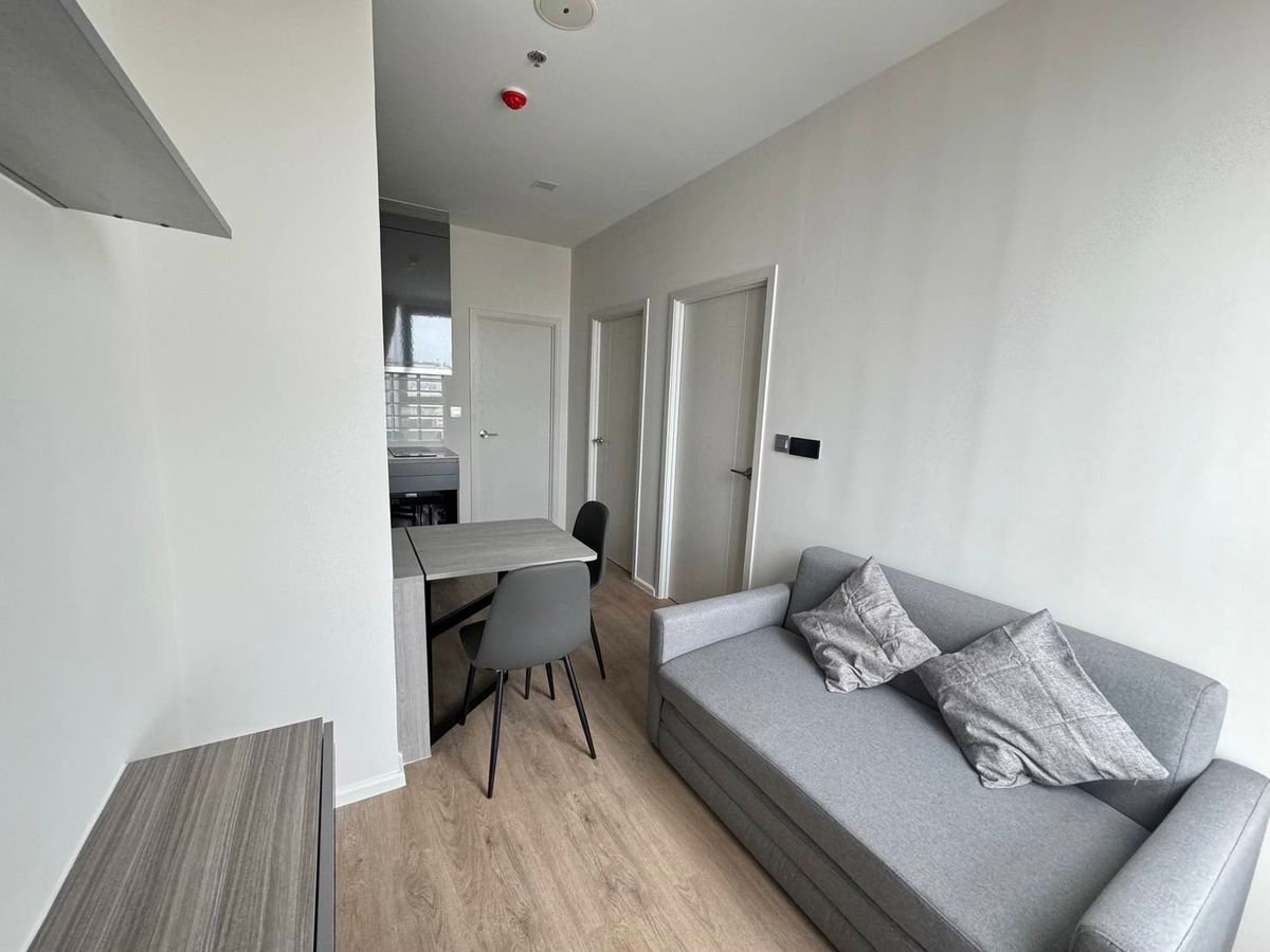 For RentCondoRamkhamhaeng, Hua Mak : #Code: ch01653 Condo for rent Modiz Rhyme Ramkhamhaeng is a corner room.