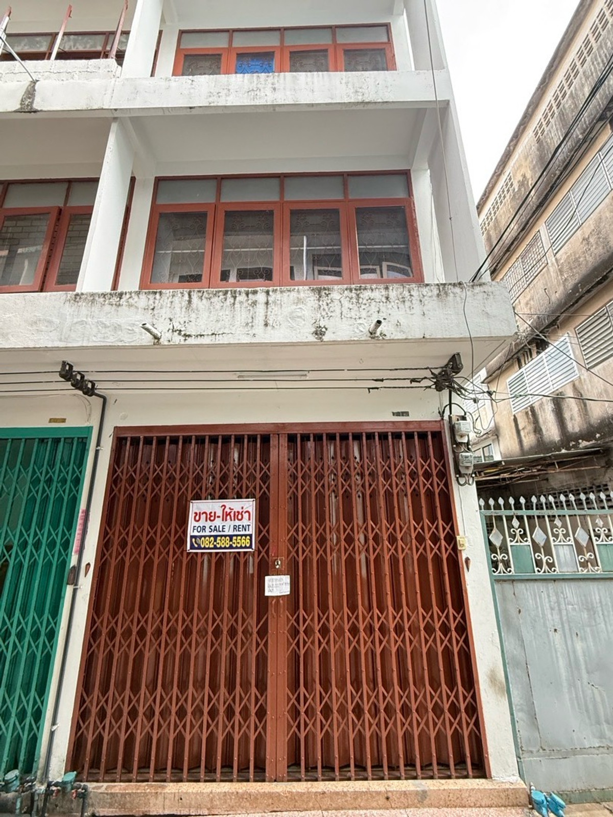 ขายอาคารพาณิชย์สีลม ศาลาแดง บางรัก : ขายอาคารพาณิชย์ 3 ชั้น ทำเลทอง ใจกลางกรุง