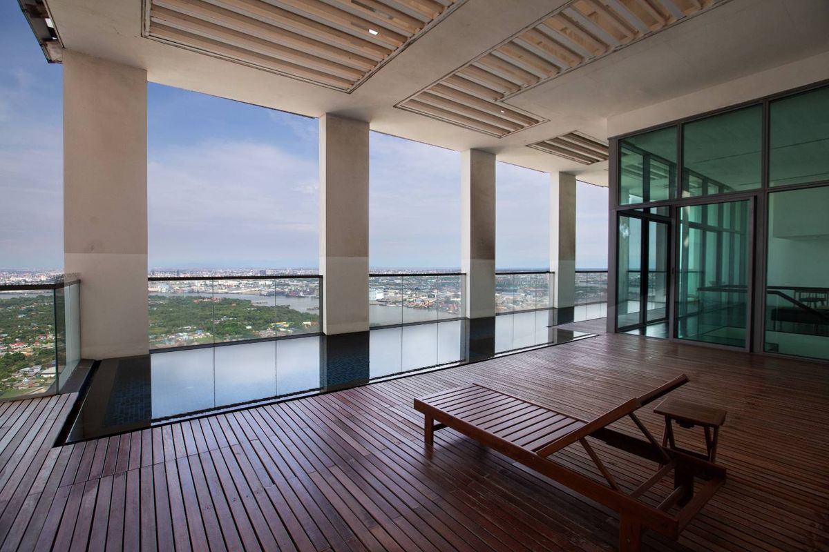 ขายคอนโดพระราม 3 สาธุประดิษฐ์ : The Pano Rama 3 - Top floor penthouse triplex with private swimming pool, Stunning views