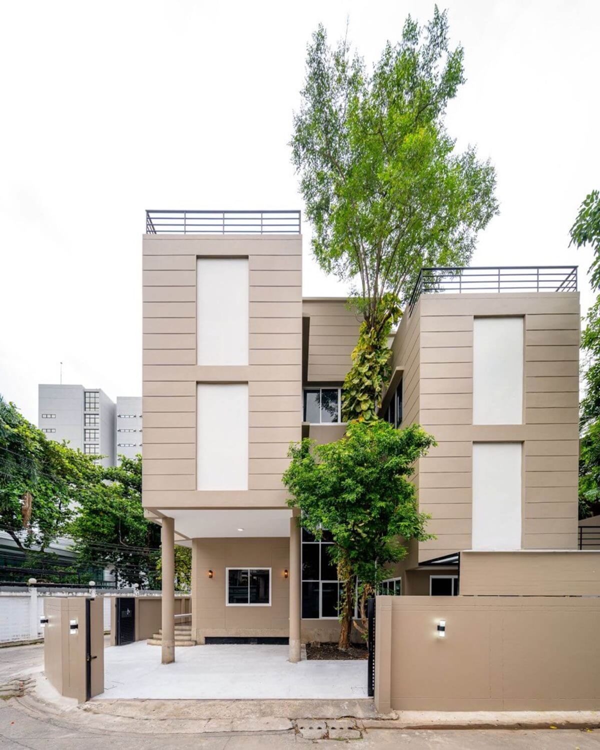 ขายบ้านสะพานควาย จตุจักร : 📍ขายบ้านเดี่ยวรีโนเวทใหม่ 3 ชั้น ใกล้ MRT จตุจักร ขนาด 375 Sq.m  5 bed 5 bath พิเศษเพียง 28.9 MB ติดต่อ 086-795-9997 (จิมมี่)