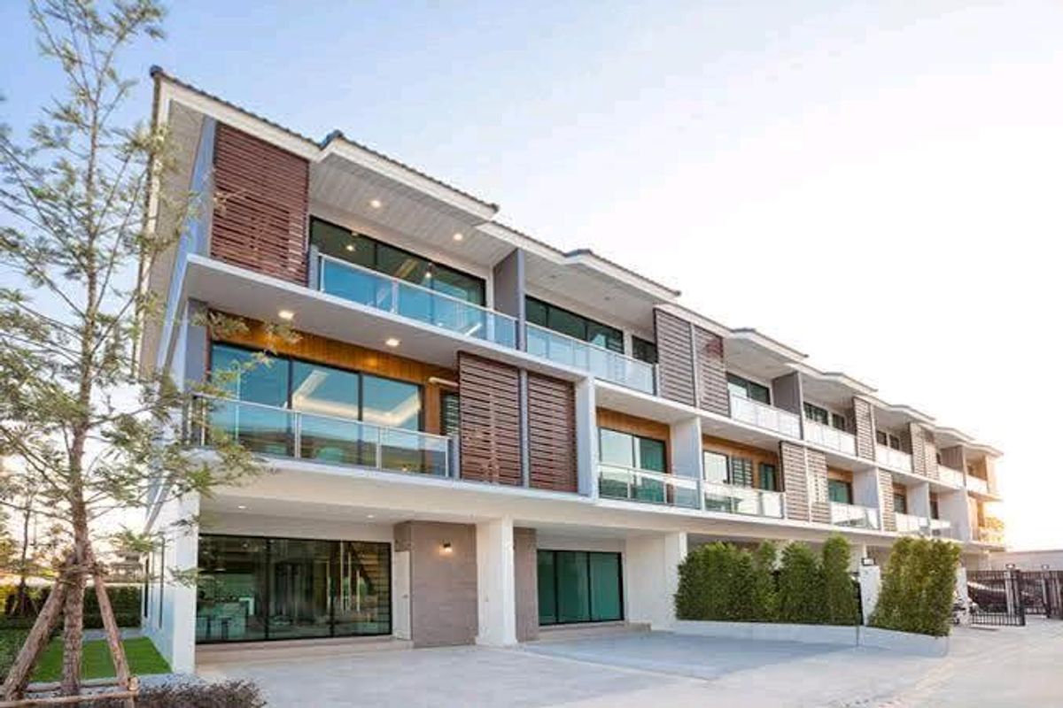 For RentTownhomeLadprao101, Happy Land, The Mall Bang Kapi : 🌟 Ready to stay in Townhome, Supalai Essence, Lat Phrao 107, 3 floors near the train 🌟