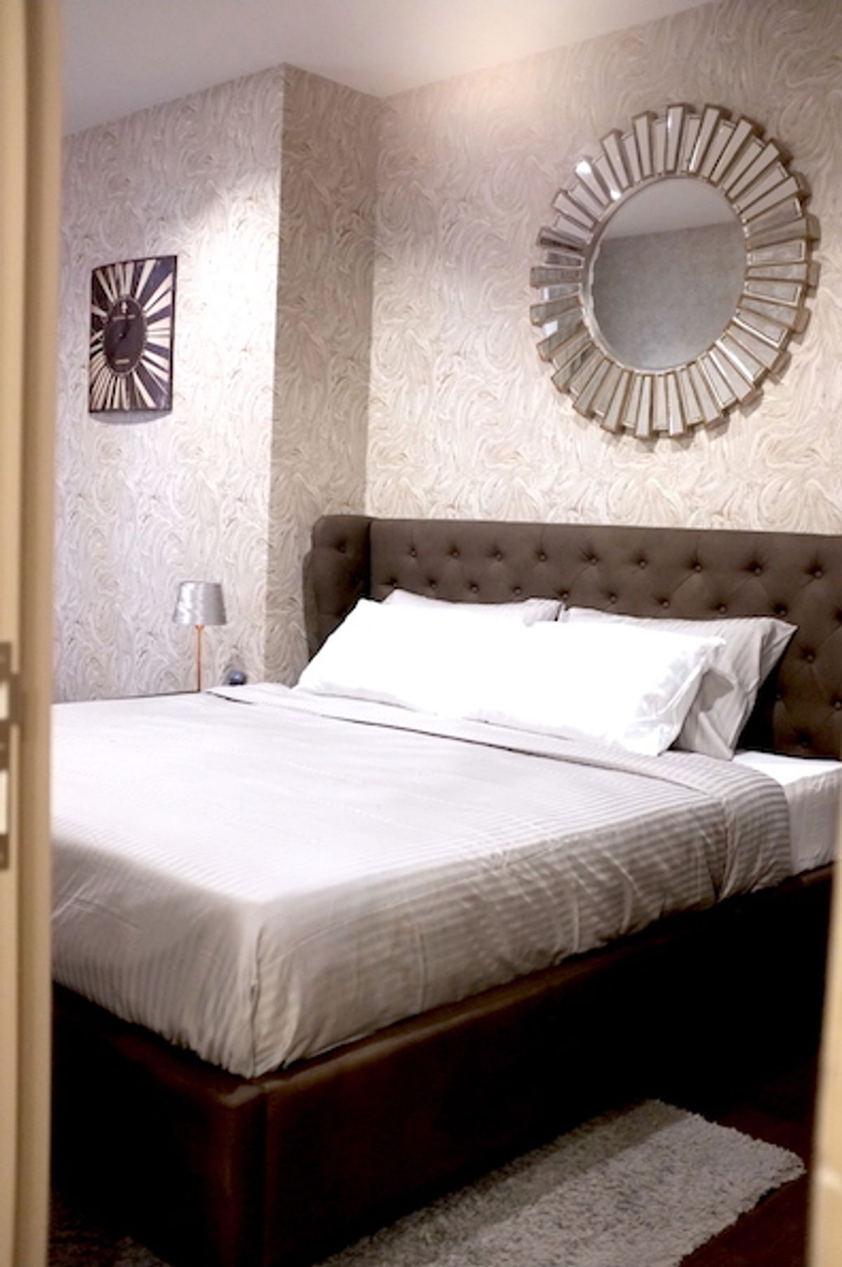 CondoRatchathewi,Phayathai : The Line Ratchathewi【𝐒𝐄𝐋𝐋 & 𝐑𝐄𝐍𝐓】🔥Modern and elegant, every corner of the room is airy and spacious. A cool design with dark tones and characterful decor.🔥  Contact Line ID: @hacondo