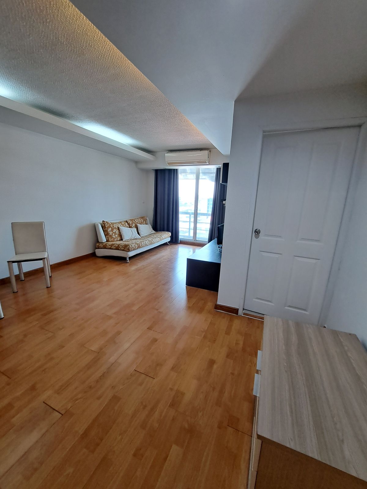 For SaleCondoOnnut, Udomsuk : 2 bedrooms, 2 bathrooms, express selling 68 SQM, original room, negotiable, if really liked