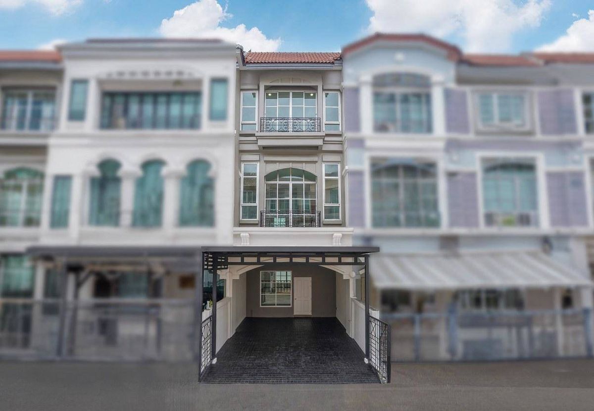 For SaleTownhomeChokchai 4, Ladprao 71, Ladprao 48, : 3 -storey house for sale, Ban Klang Mueang Project Ladprao-Chokchai 4 Land area 21.9 sq.w., Lat Phrao Road, near Central Ease Meeting Department Store, The Crystal Ekkamai-Ram Inthra, Crystal Park near Ladprao Hospital,