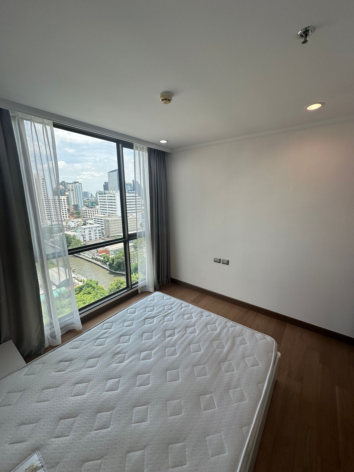 ให้เช่าคอนโดสุขุมวิท อโศก ทองหล่อ : Supalai Oriental Sukhumvit 39, near BTS Phrom Phong, ready to move in