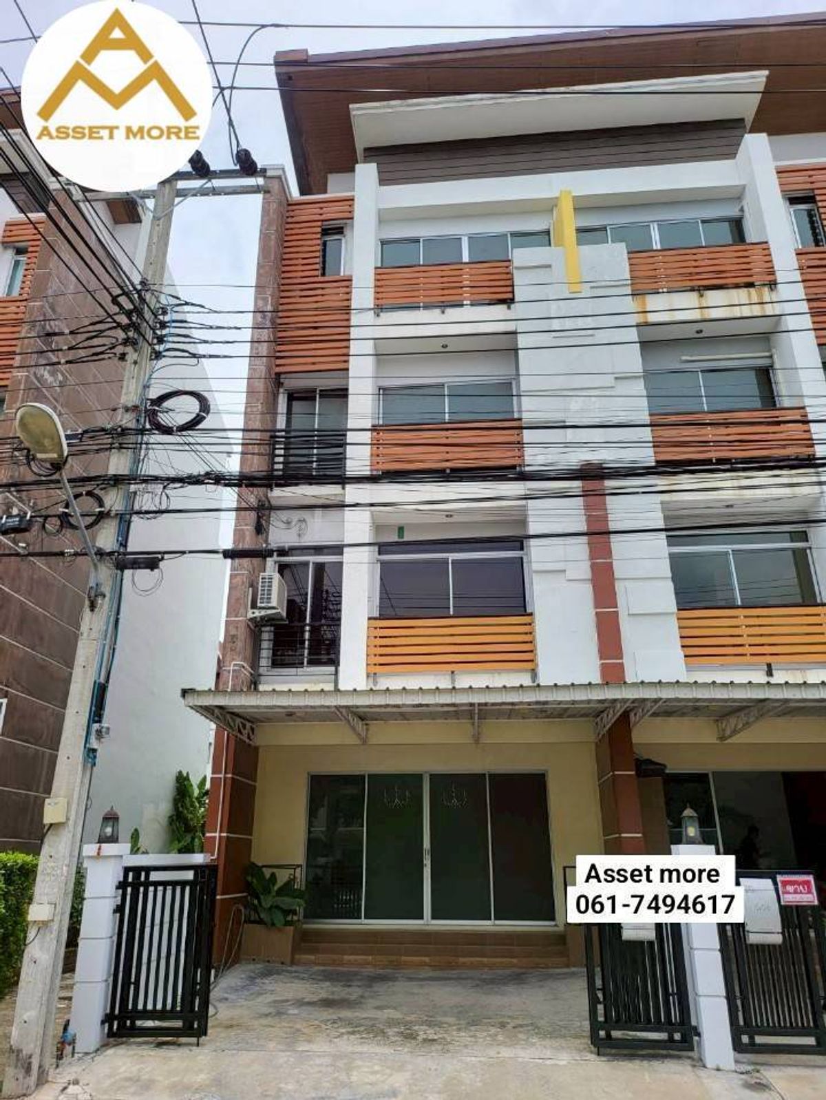 Shop HousePattanakan, Srinakarin : Selling and renting a Srinakarin commercial building  Near the yellow line  Usable area 300 sqm. Suan Luang Subdistrict, Suan Luang District, Bangkok