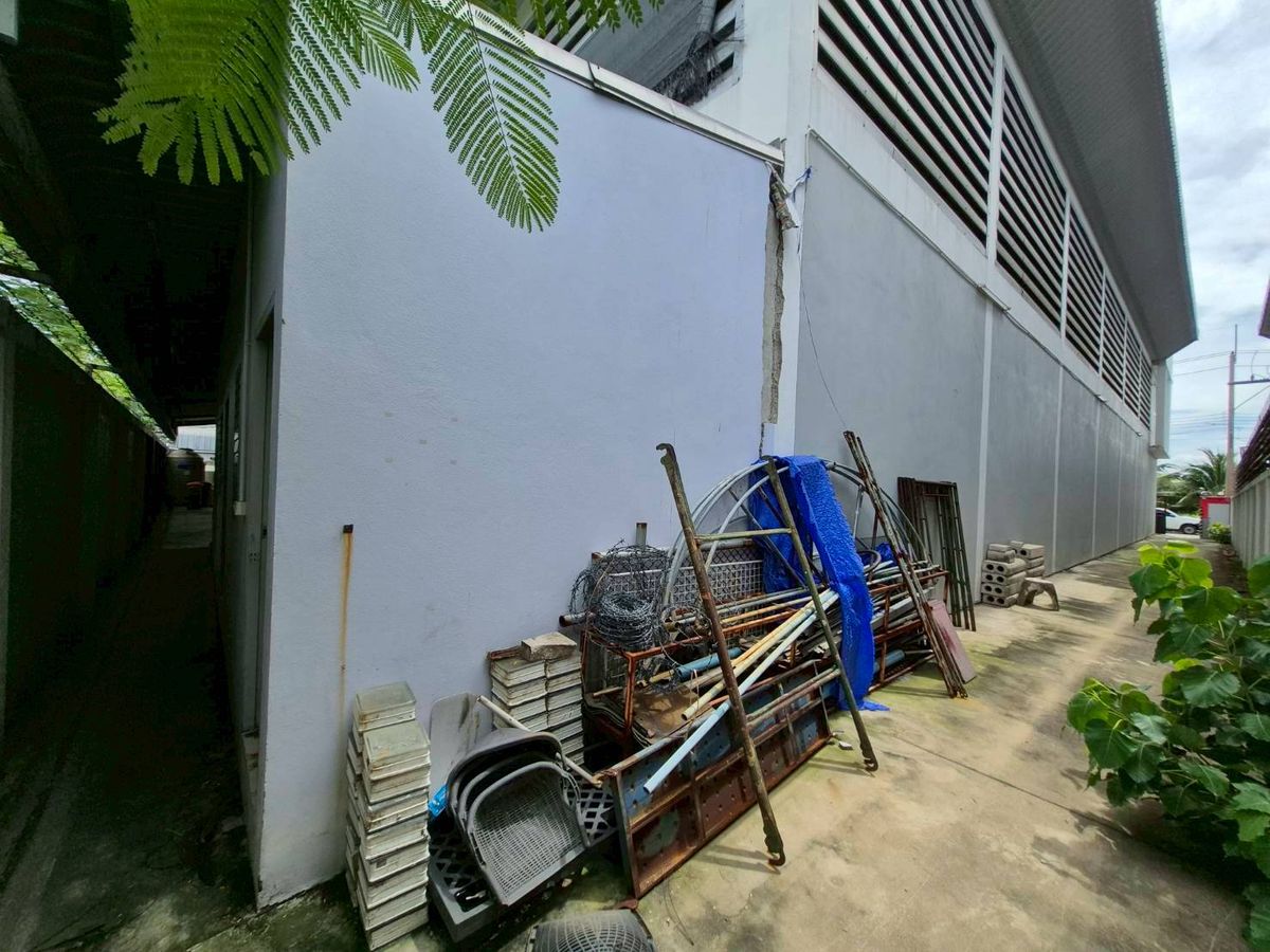 ให้เช่าโกดังมหาชัย สมุทรสาคร : ให้เช่า โรงงานขนาด1ไร่ พร้อมออฟฟิศ3ชั้น พื้นที่ใช้สอย 600 ตรม. โกดังพื้นที่ใช้สอย 750 ตรม.  ติดถนนใหญ่ เส้นสาย4 เพียง500เมตร 