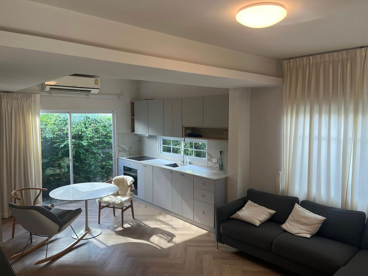 ให้เช่าทาวน์โฮมสมุทรปราการ สำโรง : ให้เช่าทาวน์เฮาส์ Indy 3 บางนา กม.7 หลังมุม  ราคาค่าเช่า 34,000 บาทต่อเดือน