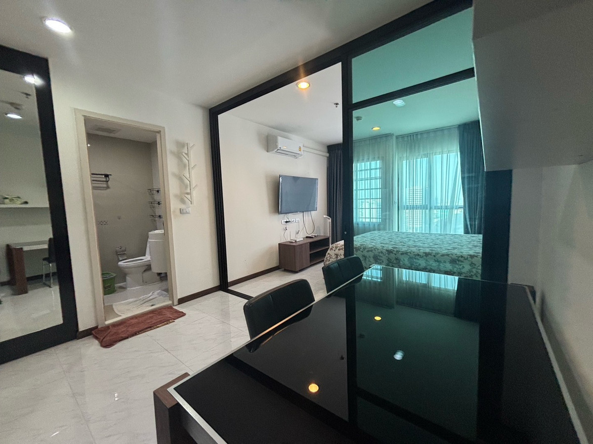 ให้เช่าคอนโดพระราม 9 เพชรบุรีตัดใหม่ RCA : ❤️❤️เช่า Rhythm asoke 2. ขนาด 28 ตรม ชั้น 28  , 1 ห้องนอน 1 ห้องน้ำ ราคาเพียง 14,000 บาท เท่านั้น ห้องบิ้วอินสวยมากๆ  เฟอร์ครบ ตกเเต่งบิ้ว อินเกือบ 4 เเสนบาท หิ้วกระเป๋าเข้าอยู่ได้เลยจร้า❤️สนใจ line @900cqqhk  tel 0859114585 ❤️❤️❤️ ห้องสวยมากๆ  